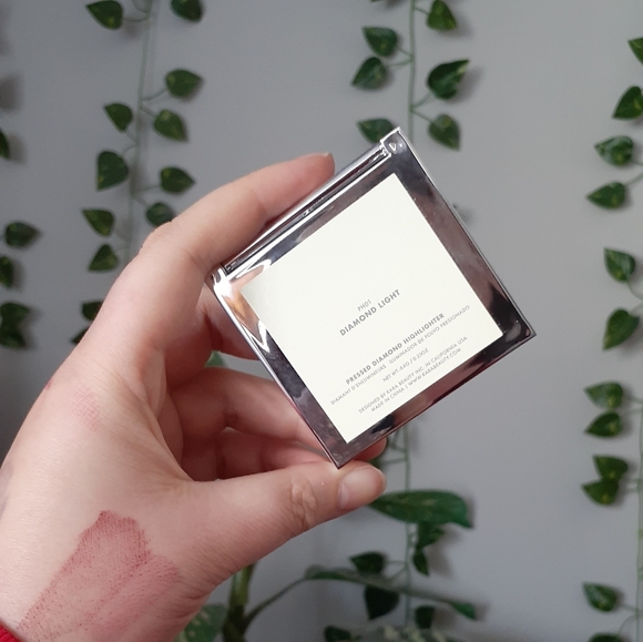 Kara Beauty Pressed Diamond Highlighter in Diamond Light - Picture 3 of 3